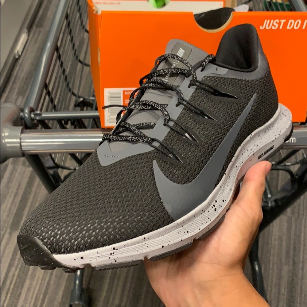 Nike Quest SE Men’s 10.5 Black Wolf Grey